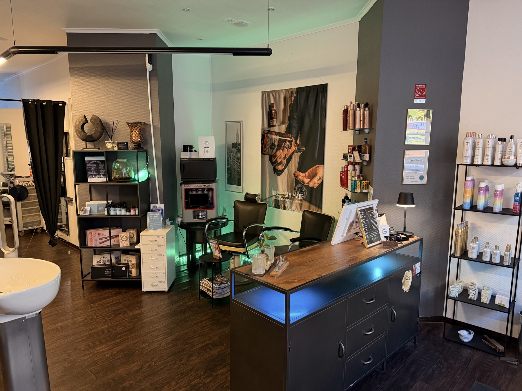 Detailansicht Calligraphy Cut Bereich bei HAIR and STYLE Mannheim